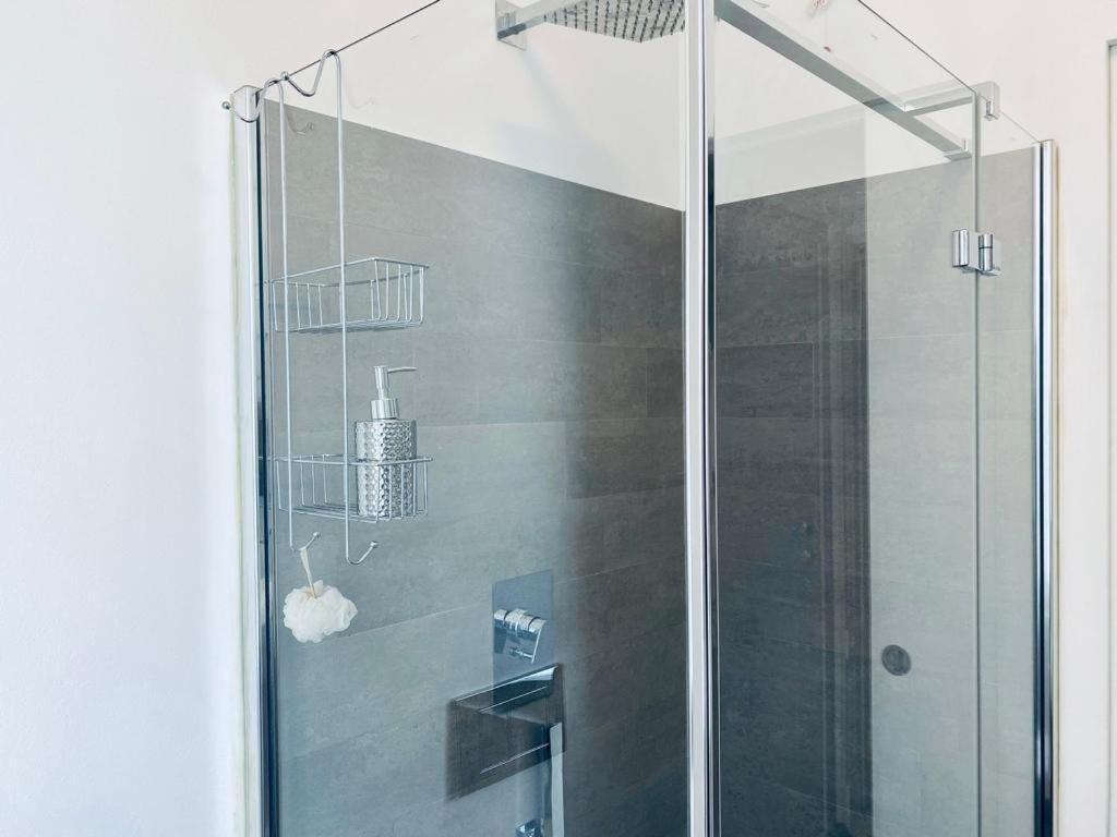 Villa Martina Luxury Suites Lecco Bagian luar foto